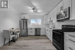 358 Grey St in Brantford, ON - Building Photo