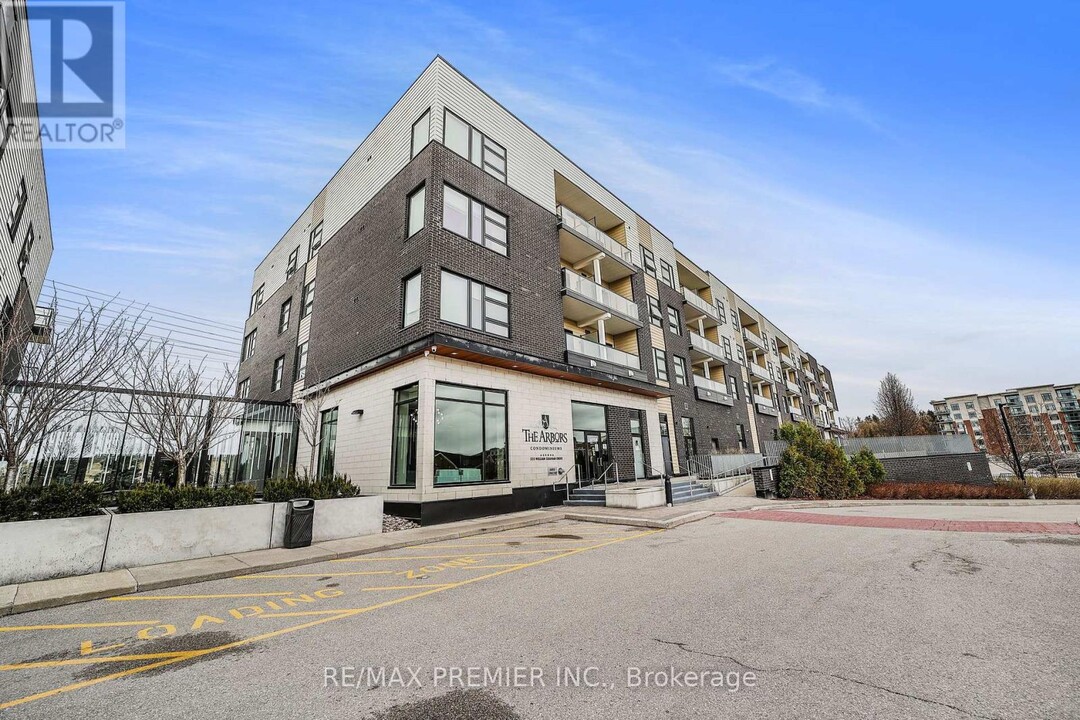 555-555 William Graham Dr in Aurora, ON - Building Photo