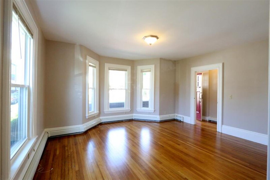 10 Meacham Rd, Unit 1 in Cambridge, MA - Building Photo