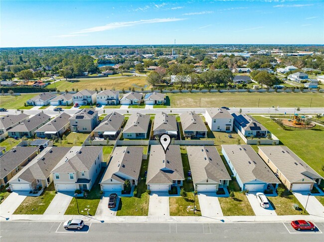 2265 Tay Wes Dr in St. Cloud, FL - Foto de edificio - Building Photo