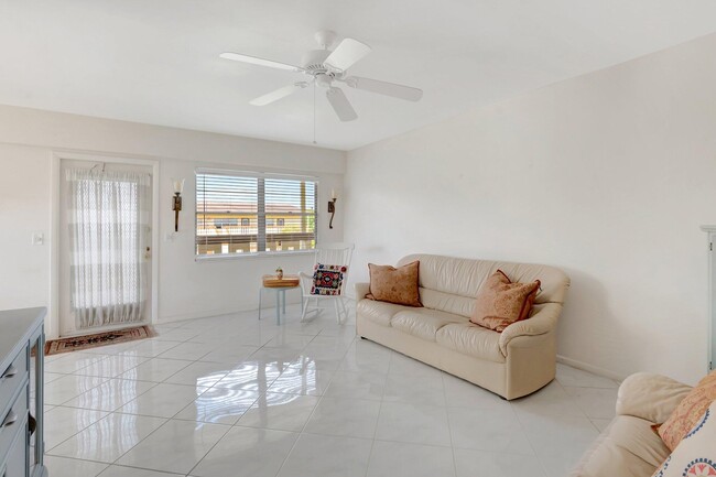 200 Mansfield F in Boca Raton, FL - Building Photo - Building Photo