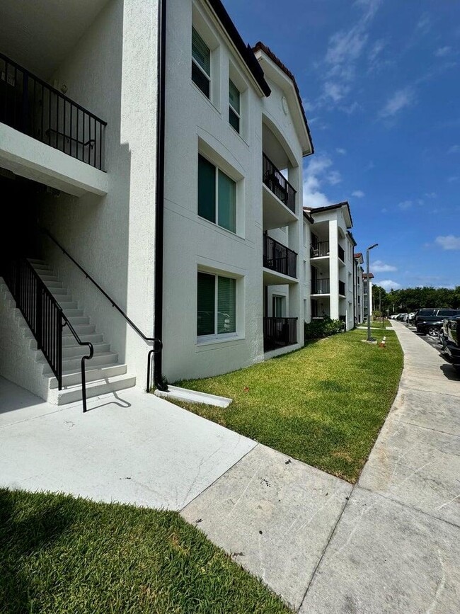 803 Villa Cir in Boynton Beach, FL - Building Photo - Building Photo