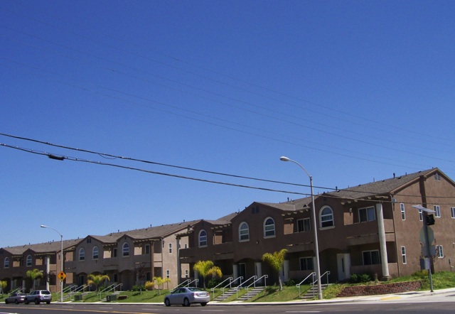 Broadway Manor in El Cajon, CA - Foto de edificio