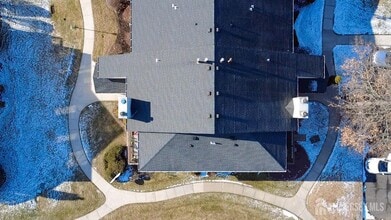 455 Hawthorne Pl in Morganville, NJ - Foto de edificio - Building Photo