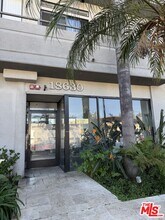 18630 Burbank Blvd in Los Angeles, CA - Building Photo - Building Photo