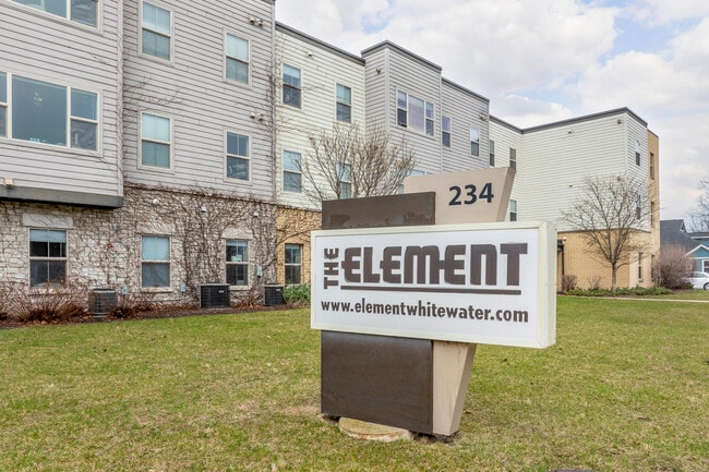 Element Apartments in Whitewater, WI - Foto de edificio - Other