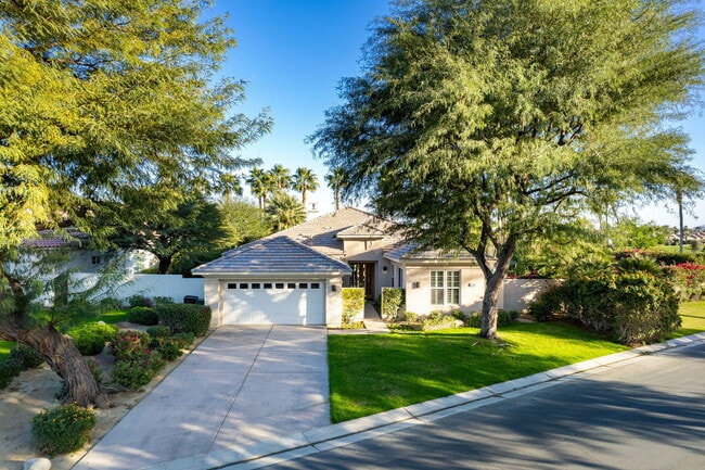 50944 Via Ancantara in La Quinta, CA - Foto de edificio - Building Photo