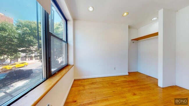 174 2nd Ave in New York, NY - Building Photo - Building Photo