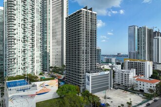 Metro Edgewater in Miami, FL - Foto de edificio - Building Photo