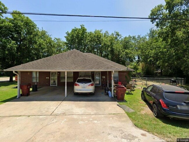 property at 701 W 8th St