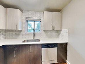 880 N Highland Ave NE in Atlanta, GA - Building Photo - Building Photo