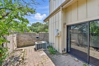 3126 Windchase Blvd in Houston, TX - Building Photo - Building Photo