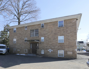 526 Walnut St in Elizabeth, NJ - Building Photo - Building Photo