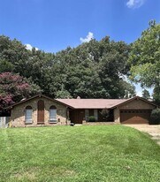 5140 Longmeadow Cove in Memphis, TN - Building Photo