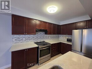 11 Winisk St in Richmond Hill, ON - Building Photo - Building Photo