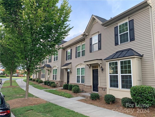 9326 Lenox Pointe Dr in Charlotte, NC - Foto de edificio - Building Photo