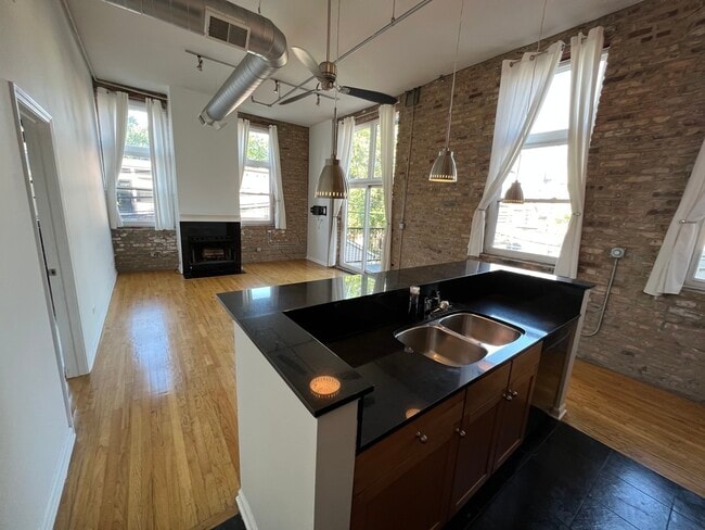 1907 N Milwaukee Ave-Unit -211 in Chicago, IL - Building Photo - Building Photo