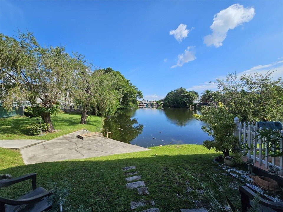 6961 W 14th Ct in Hialeah, FL - Building Photo