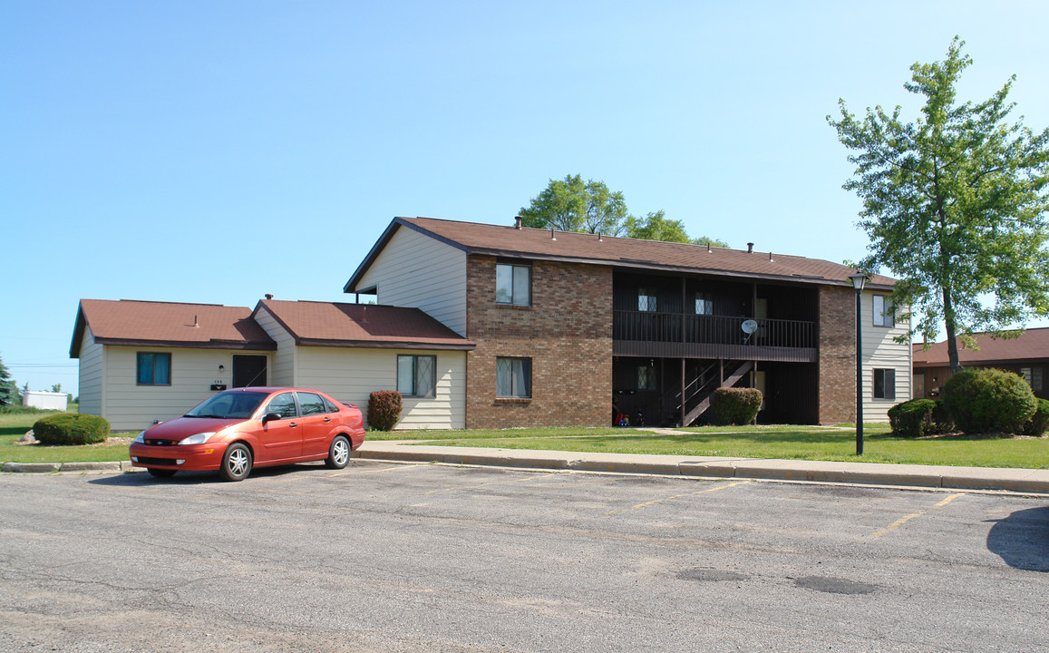 Point North Apartments in St. Johns, MI - Building Photo