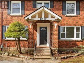 2317 Lakeshore Rd. in Burlington, ON - Building Photo - Building Photo