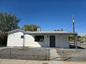 1901 Walter St SE in Albuquerque, NM - Building Photo