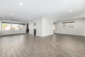 3930 E Oak St in Phoenix, AZ - Foto de edificio - Building Photo