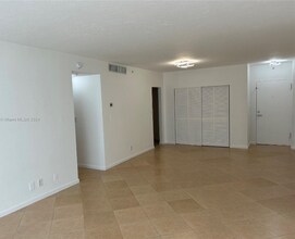 3001 S Ocean Dr in Hollywood, FL - Building Photo - Building Photo