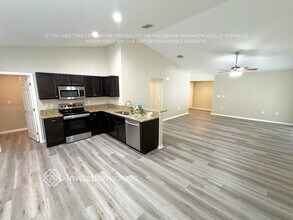 5120 33rd Ave E in Palmetto, FL - Foto de edificio - Building Photo