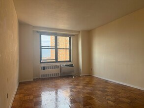10 Huron Ave, Unit 9M in Jersey City, NJ - Building Photo - Building Photo