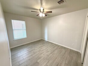 10811 Tallow Briar Ln in Houston, TX - Foto de edificio - Building Photo