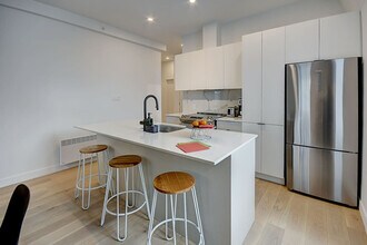 2312 Rue Sainte-Catherine E in Montréal, QC - Building Photo - Building Photo