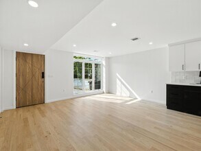 390 Webster Ave in Jersey City, NJ - Building Photo - Building Photo