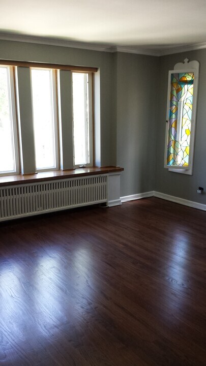 6671 W Devon Ave, Unit 2 East in Chicago, IL - Foto de edificio