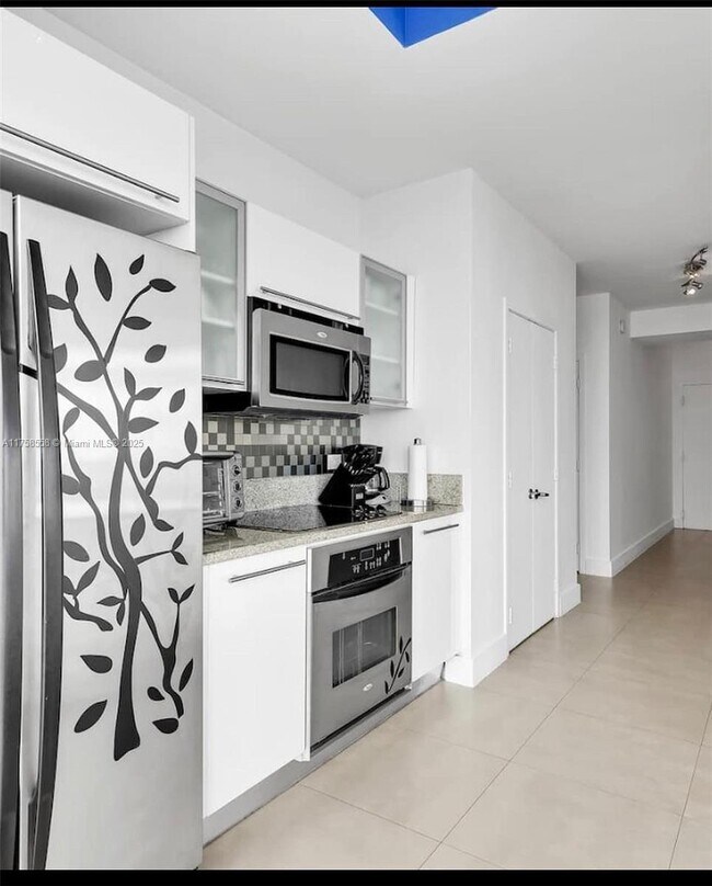 888 Biscayne Blvd, Unit 07 in Miami, FL - Building Photo - Building Photo
