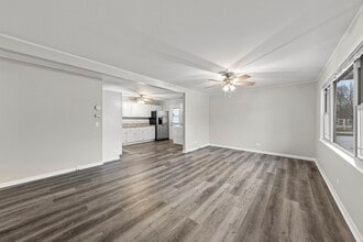 5441 Benton Ave in Downers Grove, IL - Foto de edificio - Building Photo