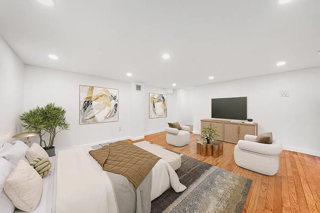184 Thompson St in New York, NY - Building Photo - Building Photo