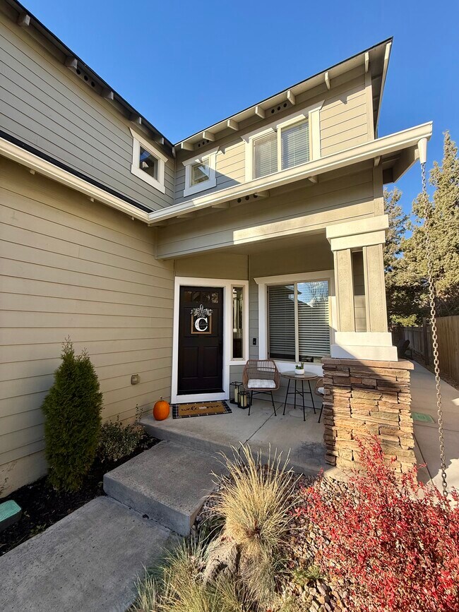 3150 NE Angela Ave in Bend, OR - Foto de edificio - Building Photo