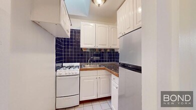 303 W 106th St in New York, NY - Building Photo - Building Photo