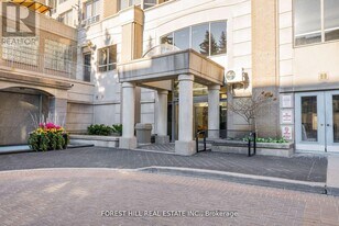 5418 Yonge St in Toronto, ON - Building Photo