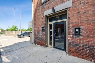 335 W 5th St in Cincinnati, OH - Building Photo - Building Photo