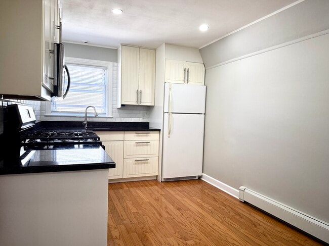 136 Chestnut St, Unit 2 in Garfield, NJ - Foto de edificio - Building Photo