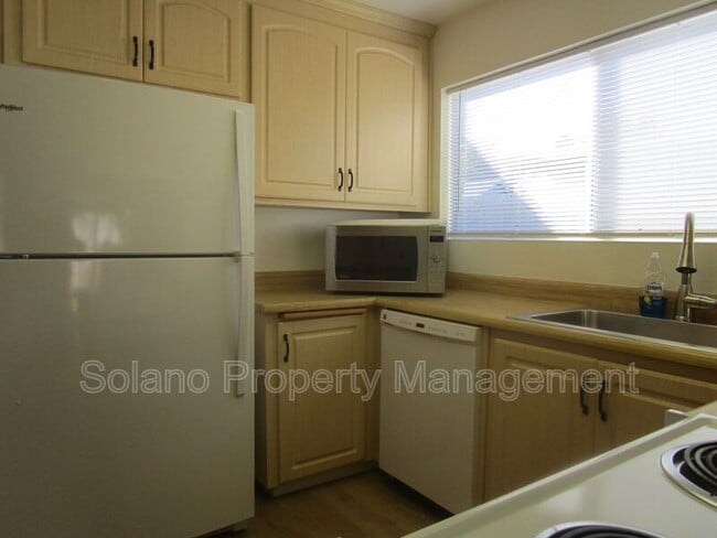 110 Oxford Ct in Vacaville, CA - Building Photo - Building Photo