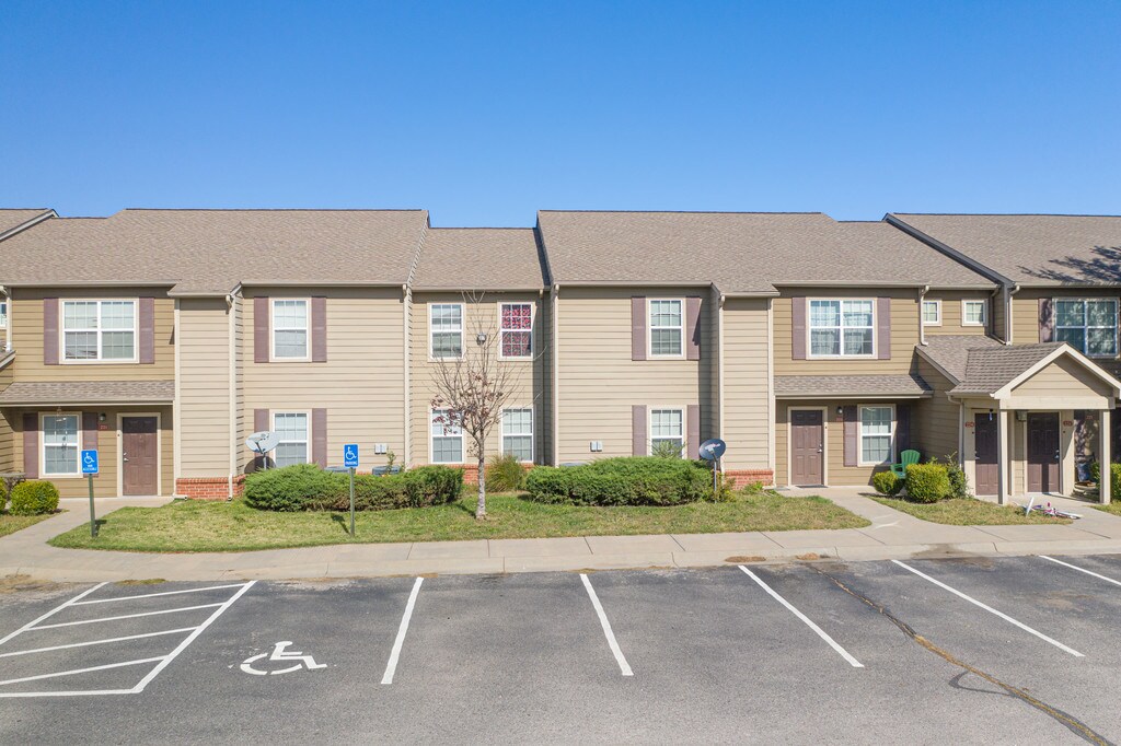 Fieldstone Apartments in Maize, KS