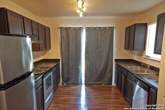 8304 Heights Valley in Converse, TX - Building Photo - Building Photo