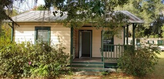 2012 Husson Ave in Palatka, FL - Building Photo