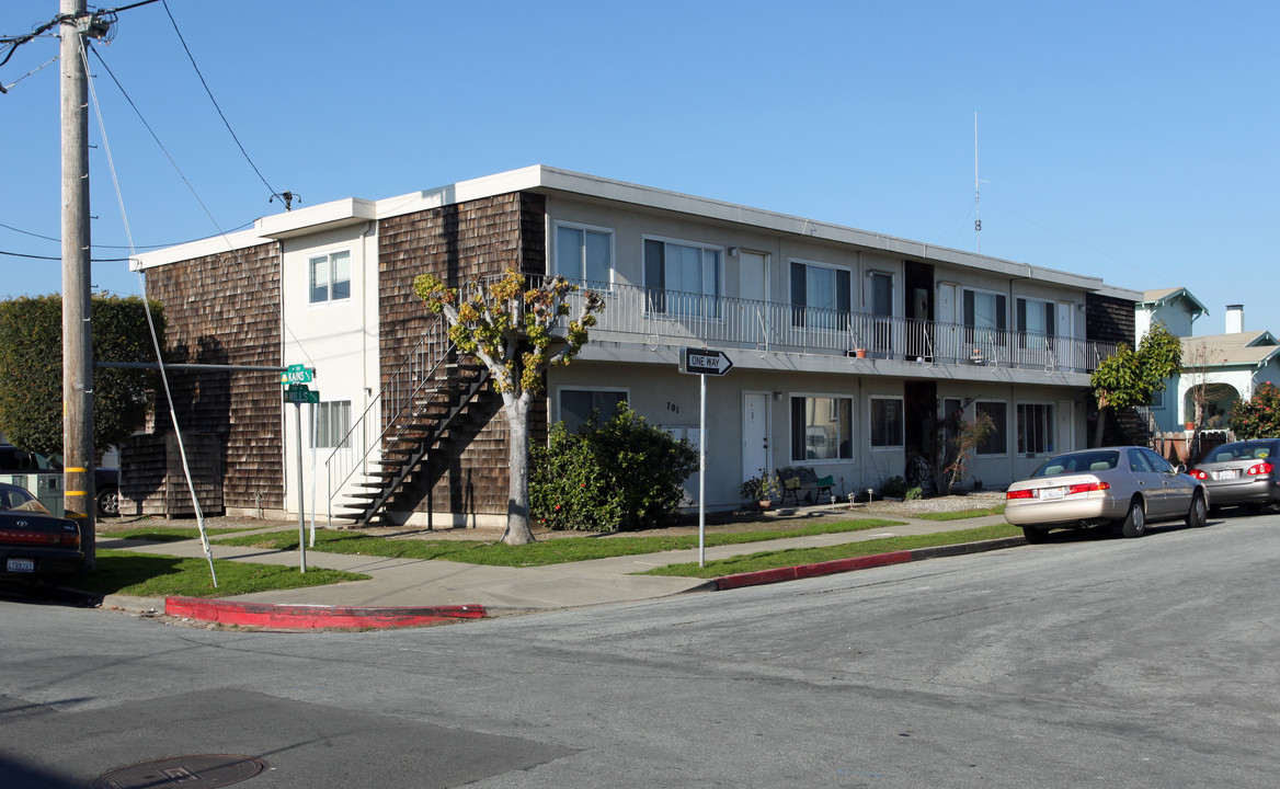 701 Mills Ave in San Bruno, CA - Building Photo