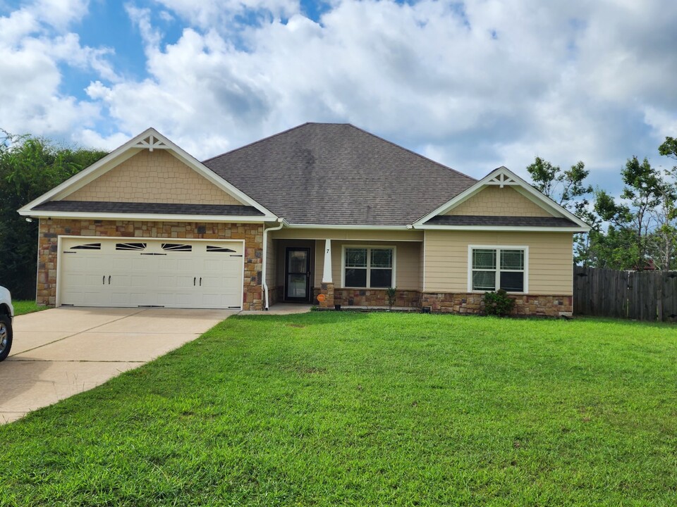 7 Golden Eagle Ct in Fort Mitchell, AL - Building Photo