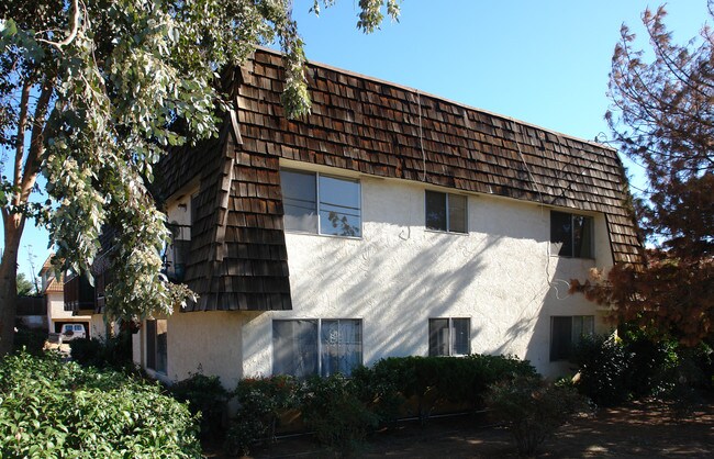 237 N Mission Rd in Fallbrook, CA - Building Photo - Building Photo