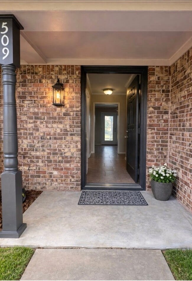 509 Light St in Anahuac, TX - Building Photo - Building Photo