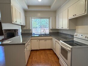 1621 Wagner Heights Rd in Stockton, CA - Building Photo - Building Photo